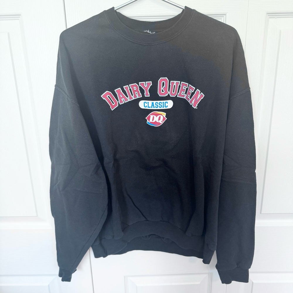 Black DAIRY QUEEN Classic Crewneck Sweatshirt MD/LG